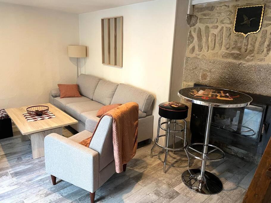 Apartamento La Maisonnette Du Chateau Alençon Exterior foto