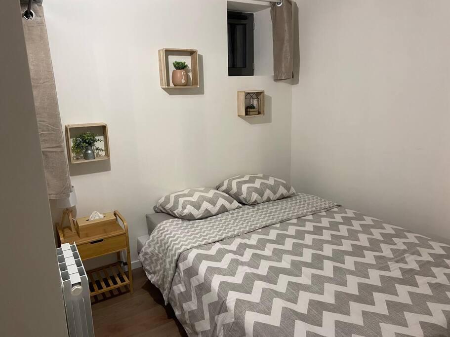 Apartamento La Maisonnette Du Chateau Alençon Exterior foto