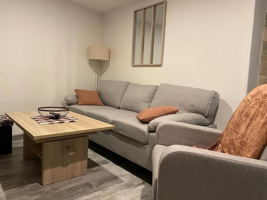 Apartamento La Maisonnette Du Chateau Alençon Exterior foto