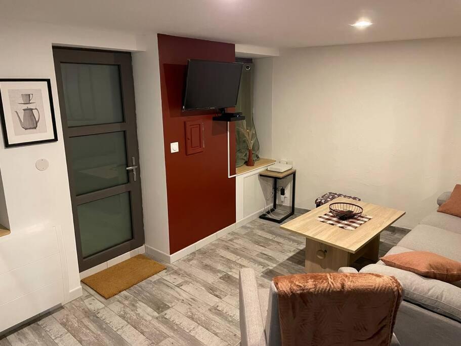Apartamento La Maisonnette Du Chateau Alençon Exterior foto