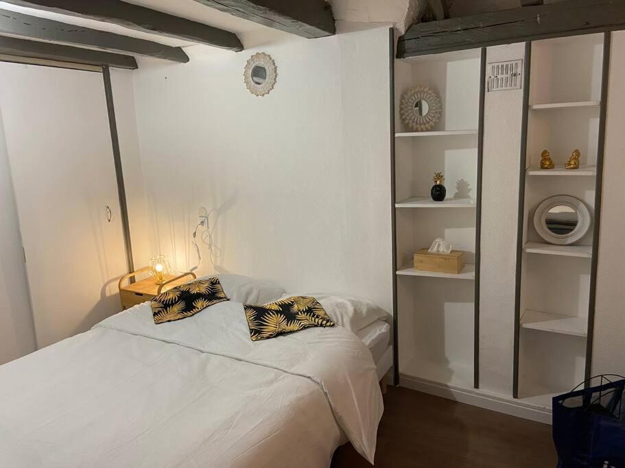 Apartamento La Maisonnette Du Chateau Alençon Exterior foto